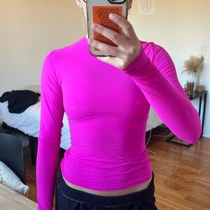 skims fits everybody tee